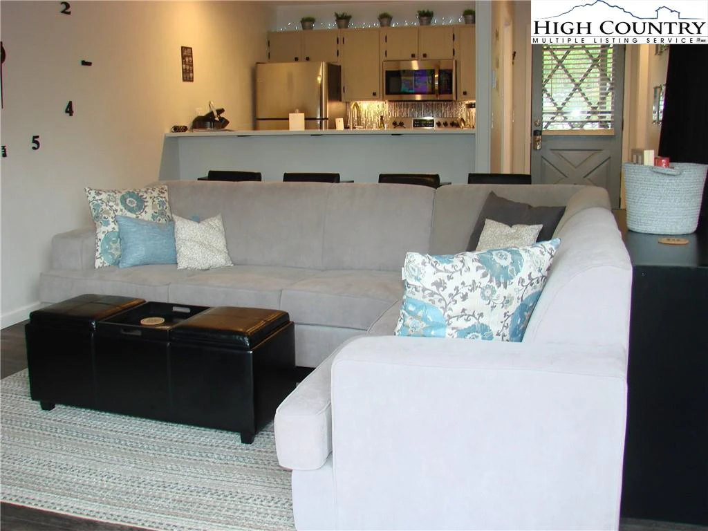 Image number 14 for the current listing