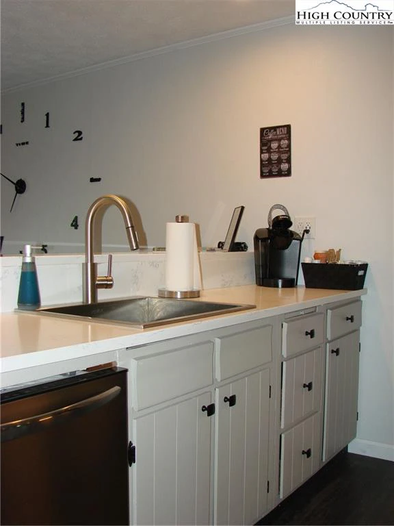 Image number 2 for the current listing