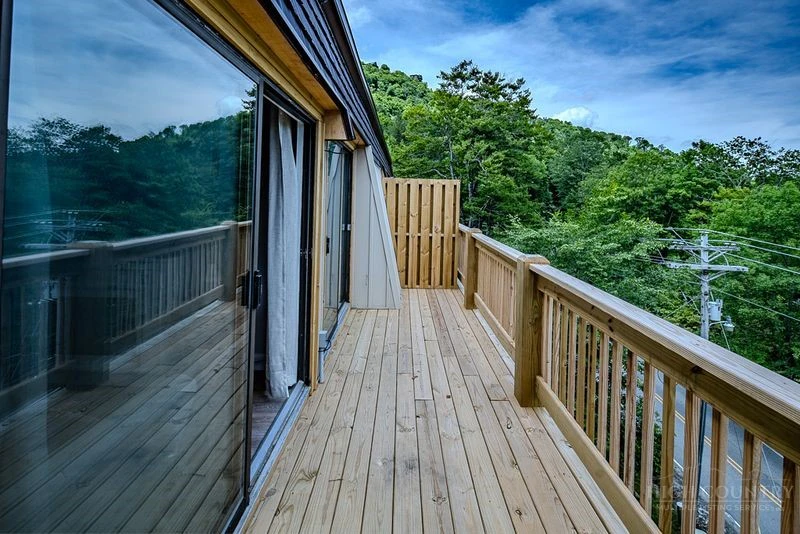 Image number 13 for the current listing