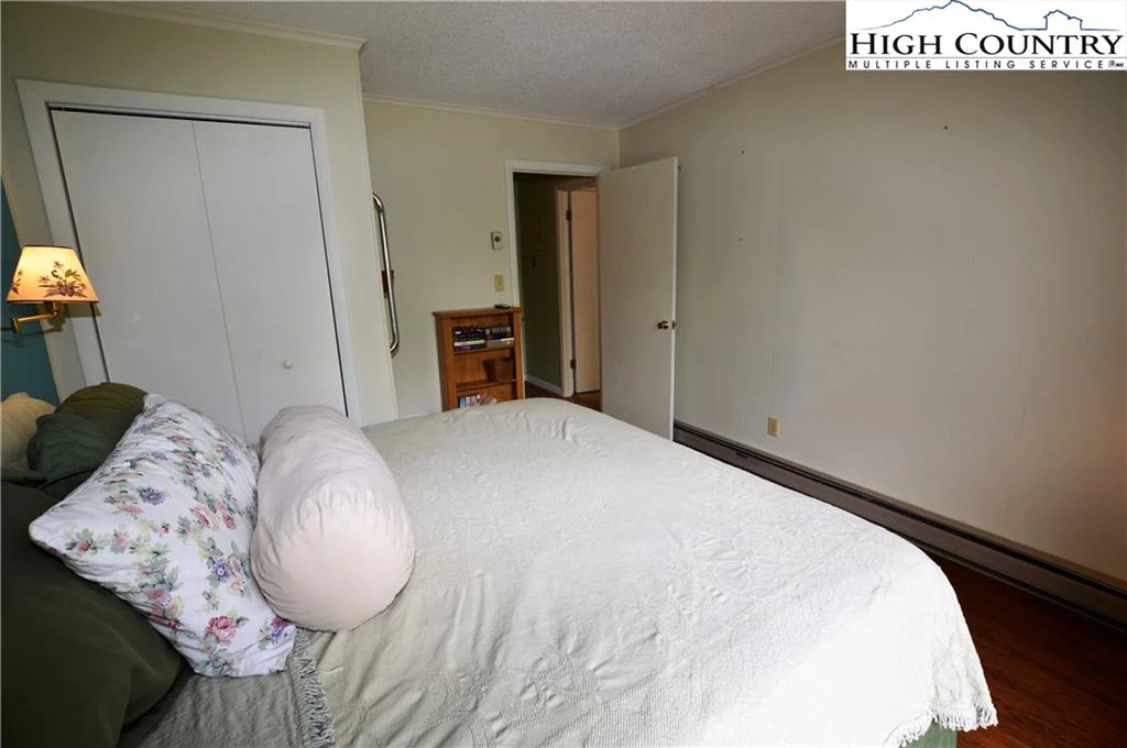 Image number 9 for the current listing