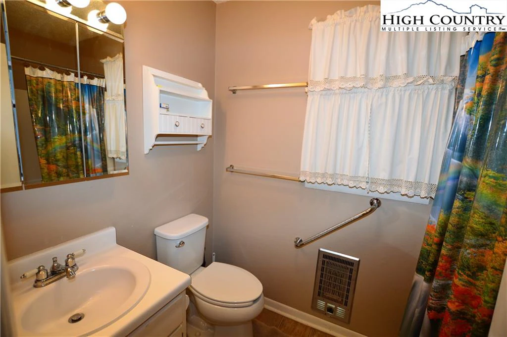 Image number 8 for the current listing