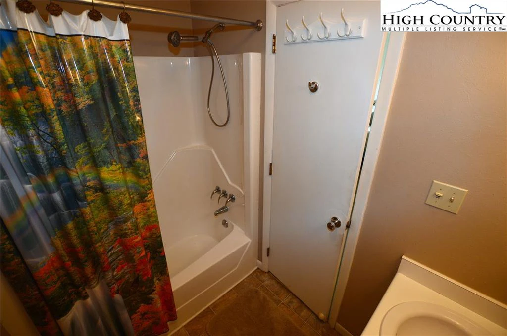 Image number 7 for the current listing