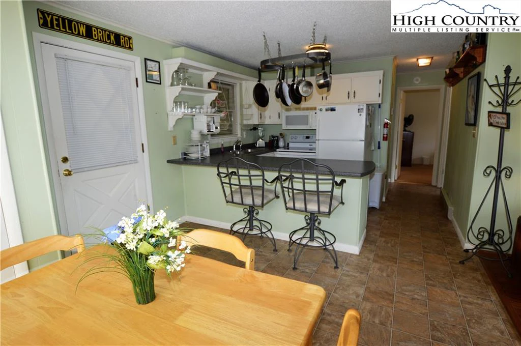 Image number 16 for the current listing