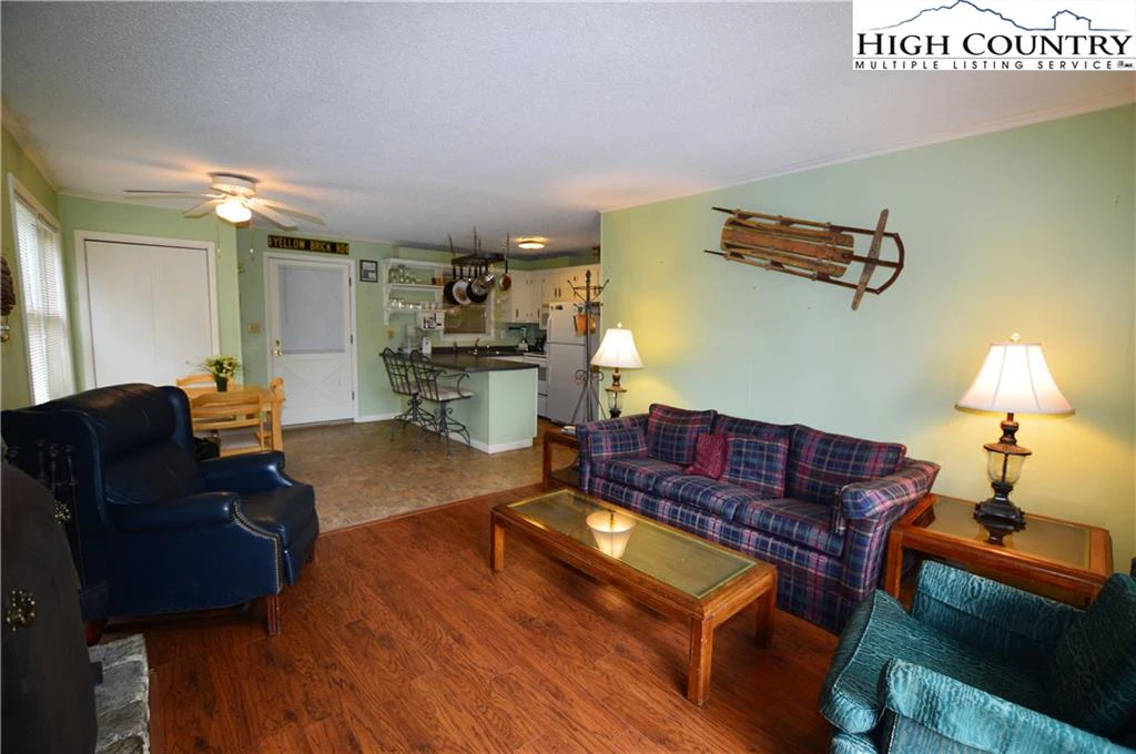 Image number 15 for the current listing