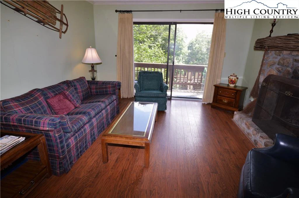 Image number 14 for the current listing
