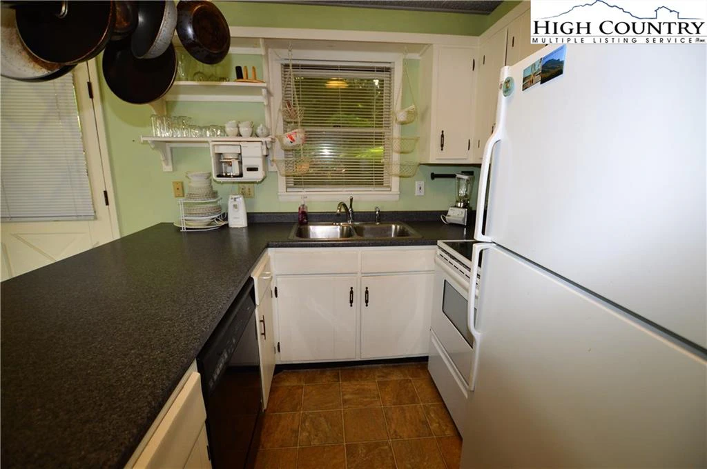 Image number 12 for the current listing