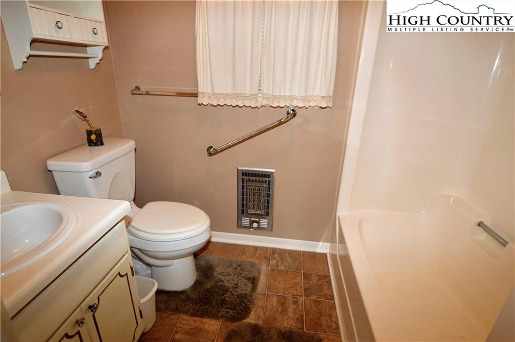 Image number 2 for the current listing