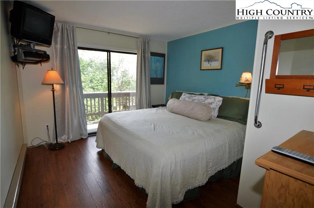 Image number 10 for the current listing