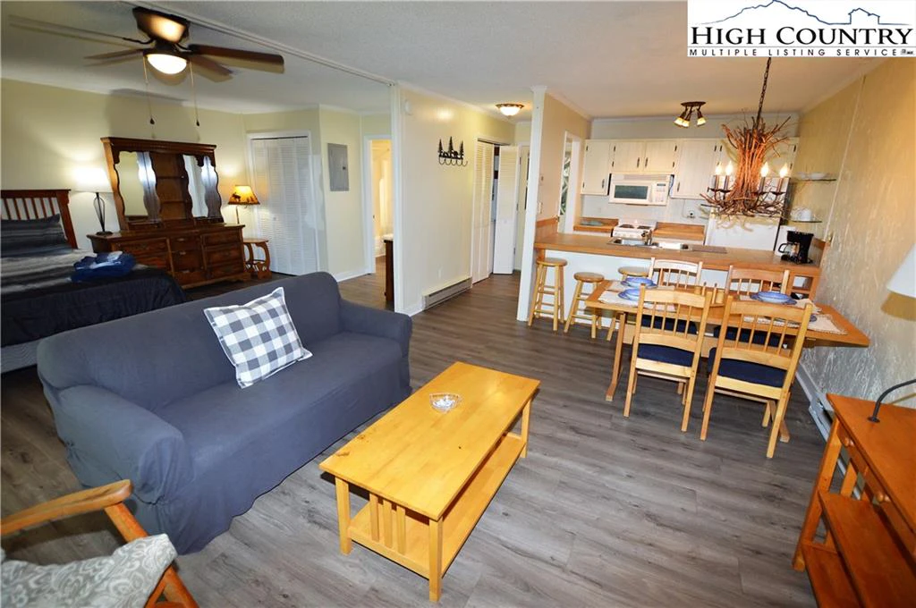 Image number 1 for the current listing