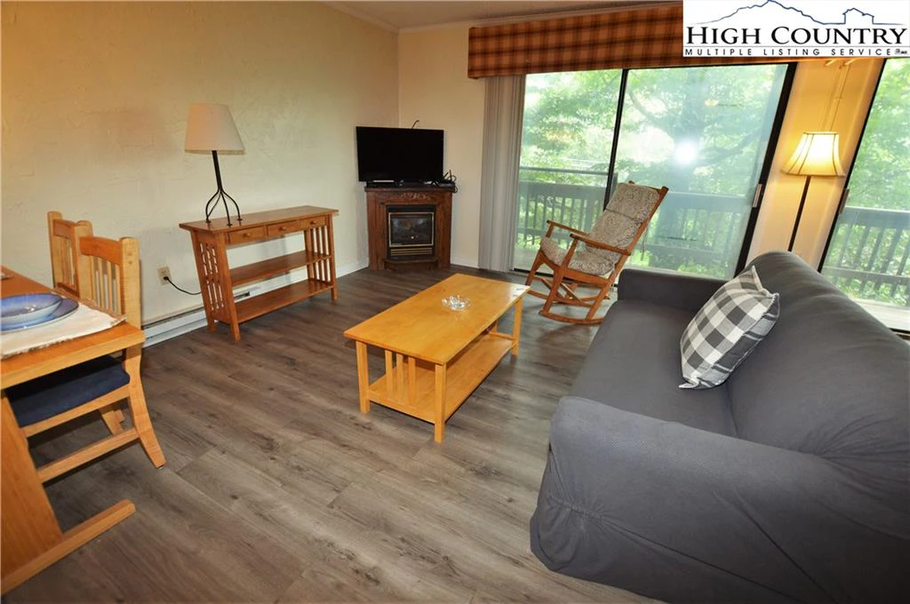 Image number 8 for the current listing