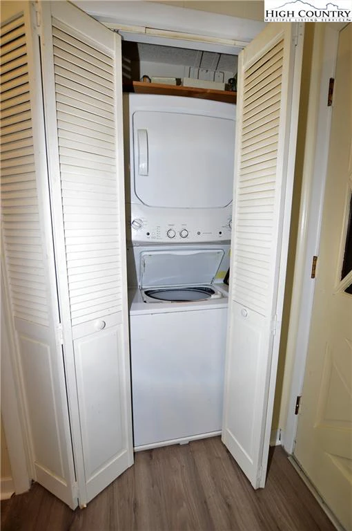 Image number 5 for the current listing
