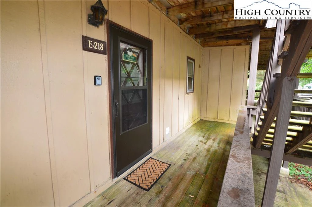 Image number 4 for the current listing