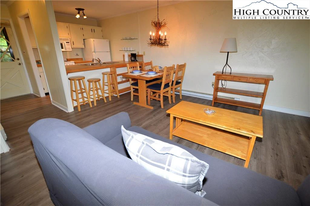 Image number 11 for the current listing