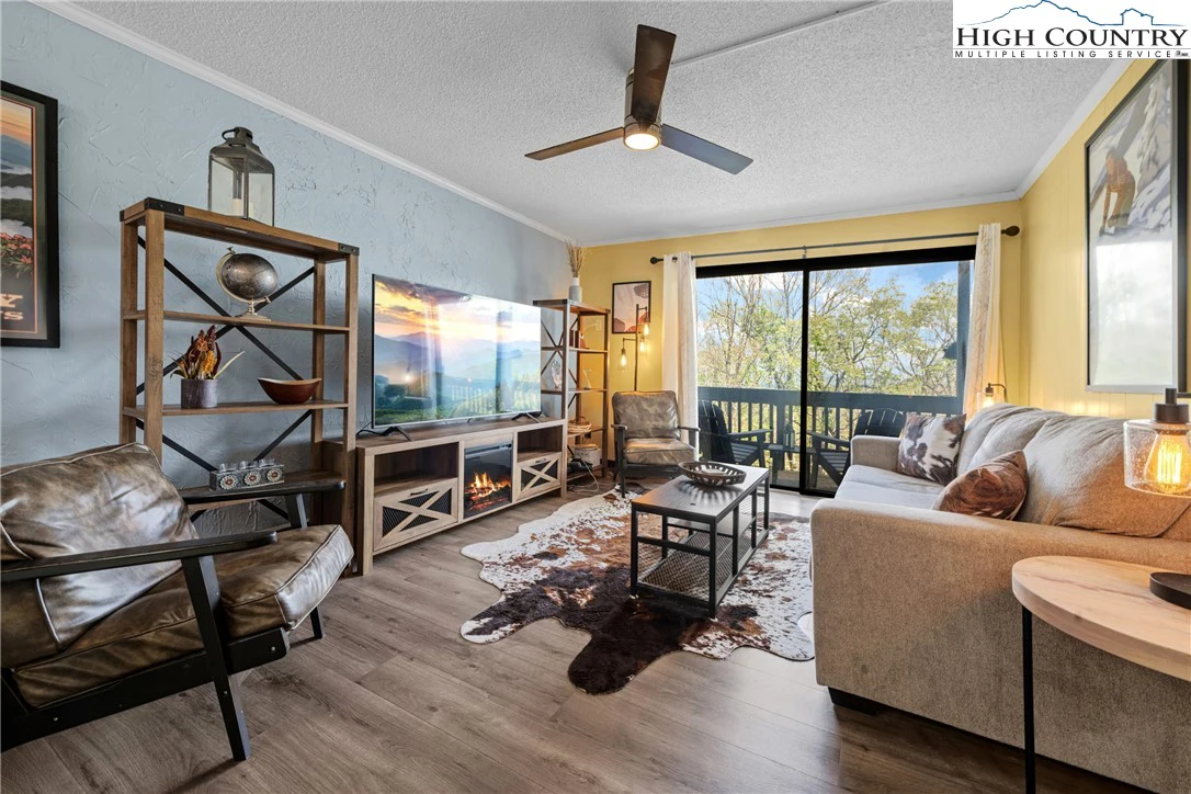 Image number 17 for the current listing