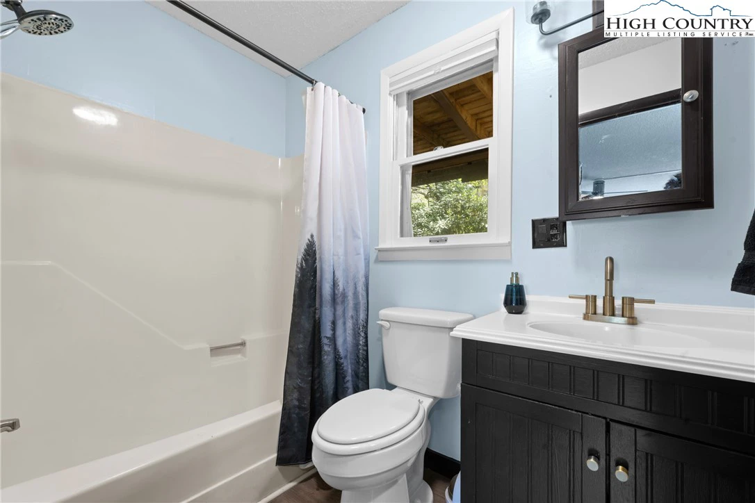 Image number 9 for the current listing