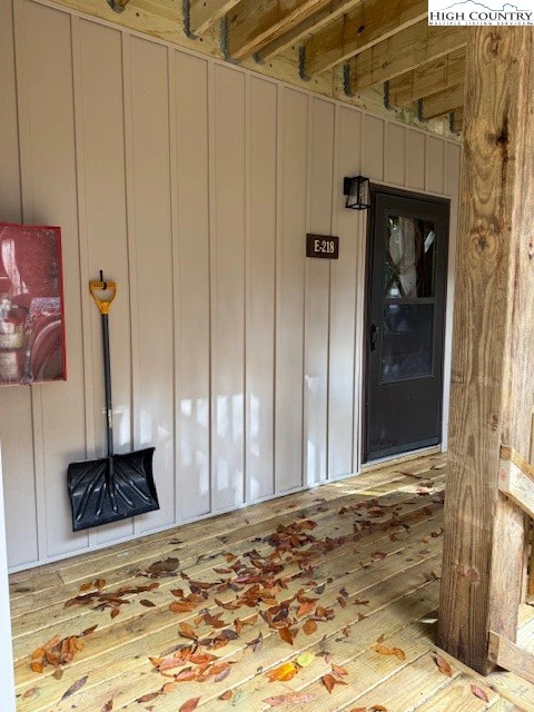 Image number 19 for the current listing