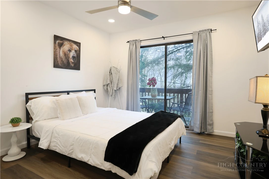 Image number 6 for the current listing