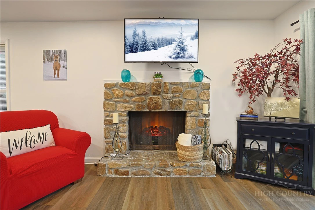 Image number 10 for the current listing