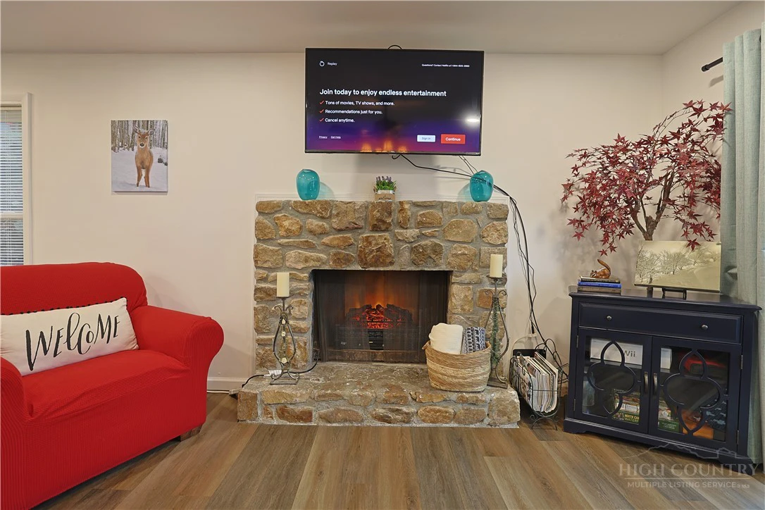 Image number 11 for the current listing