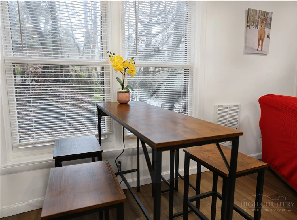 Image number 13 for the current listing