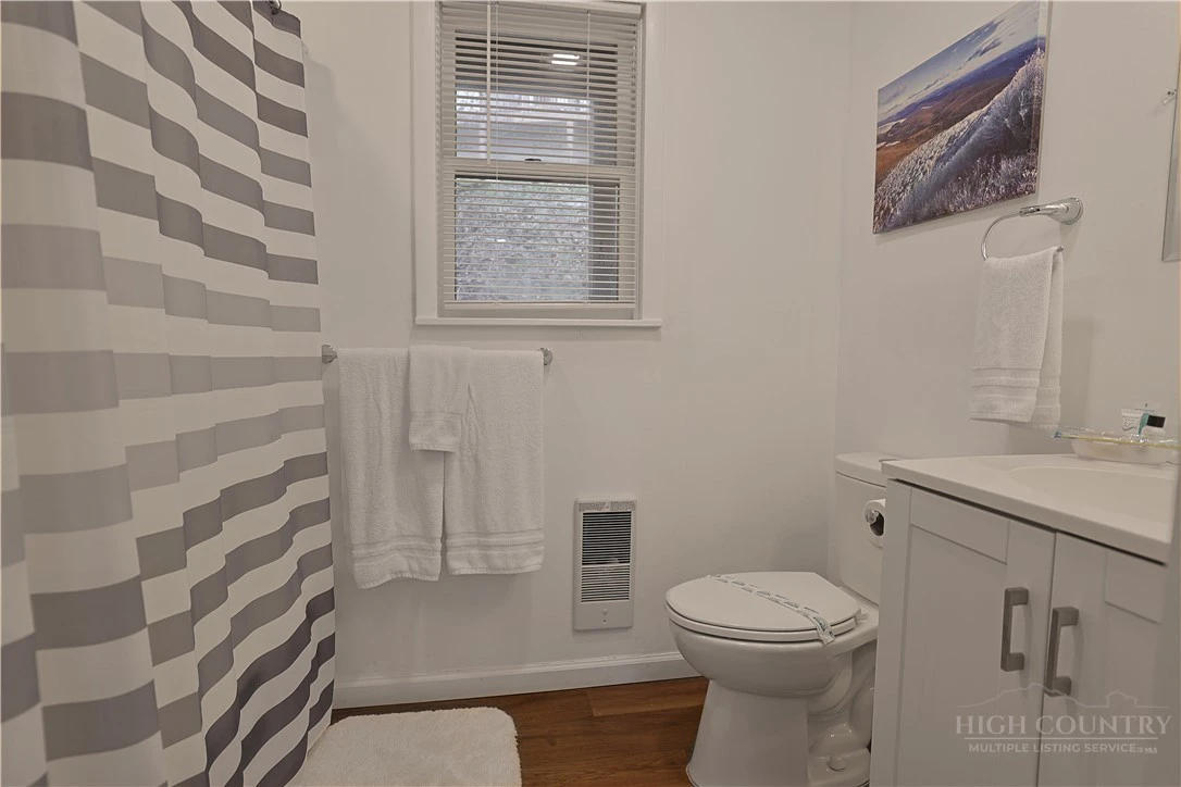 Image number 19 for the current listing