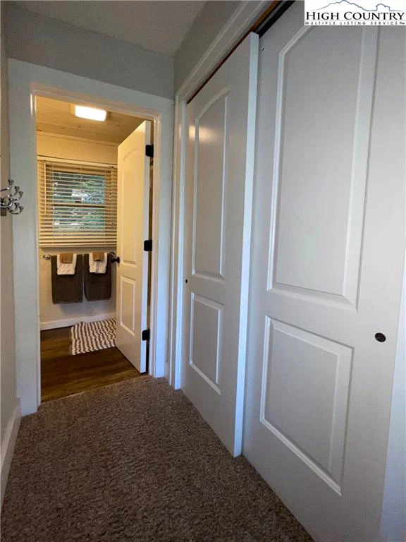Image number 4 for the current listing