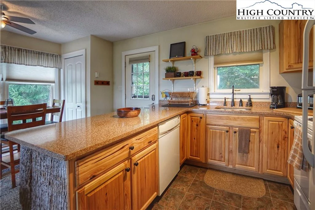 Image number 20 for the current listing