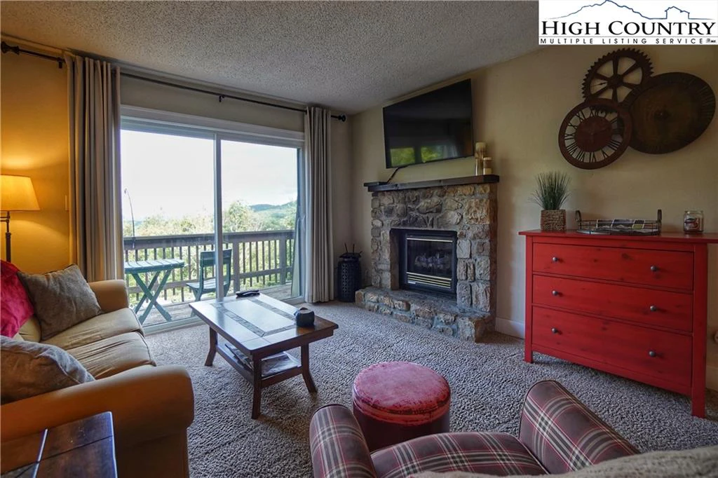 Image number 17 for the current listing