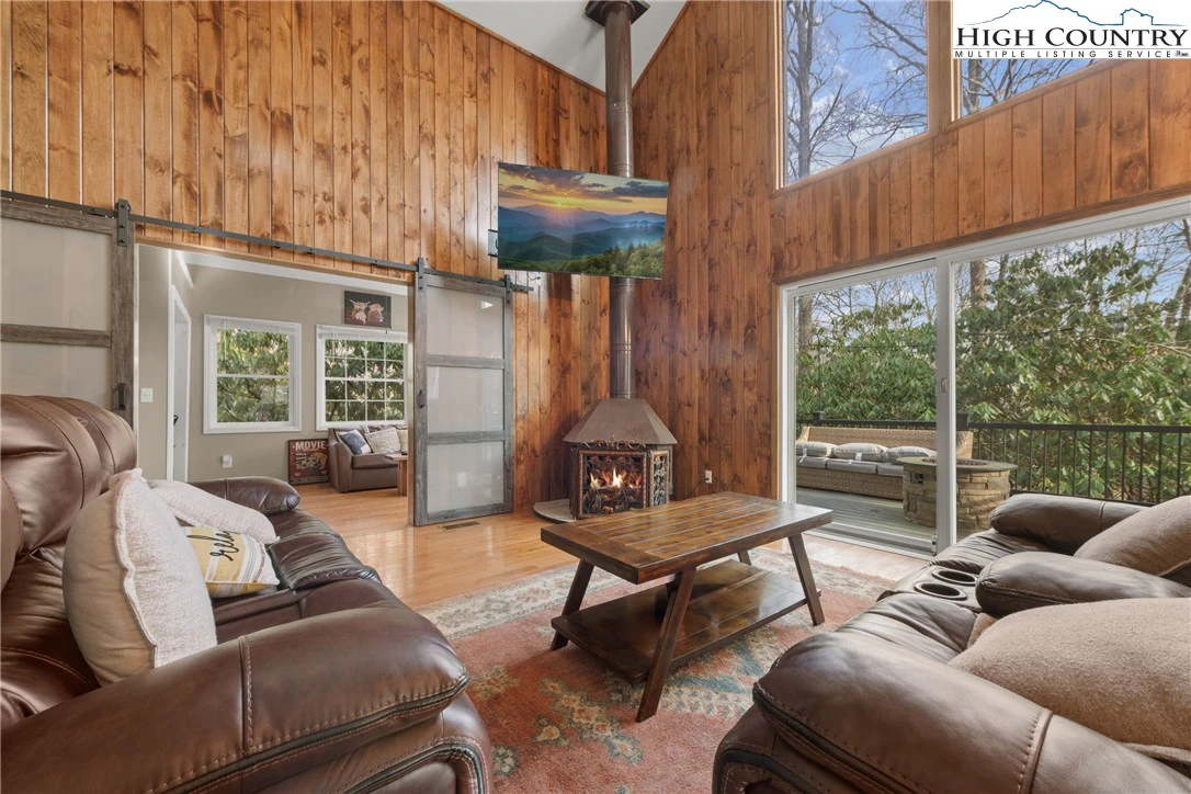 Image number 20 for the current listing