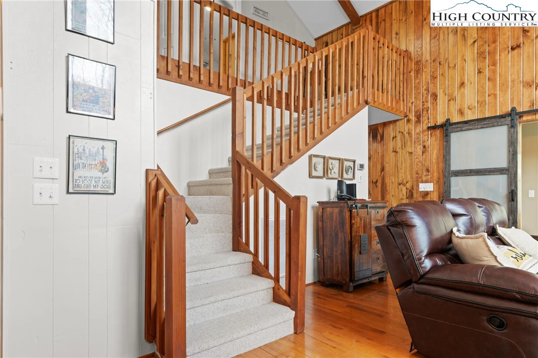 Image number 11 for the current listing