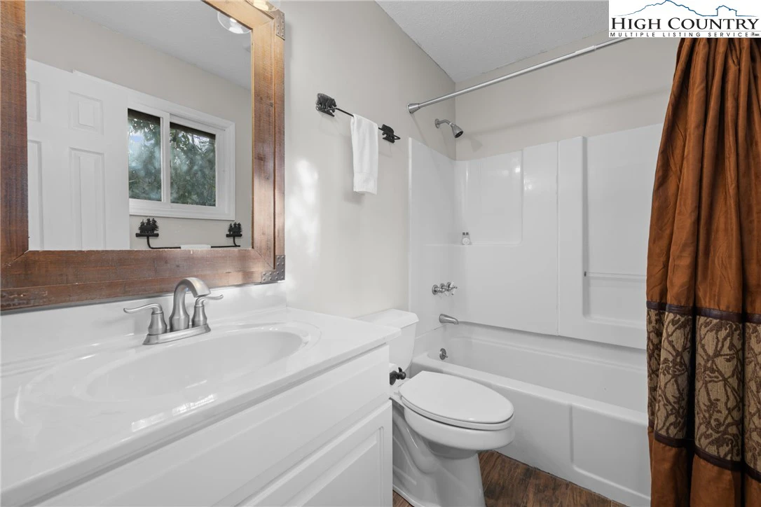 Image number 7 for the current listing