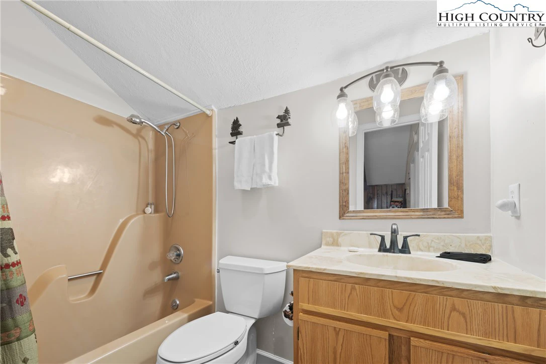 Image number 9 for the current listing