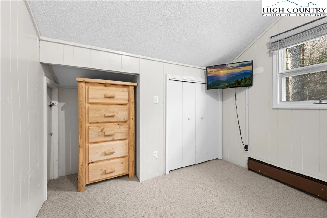 Image number 2 for the current listing