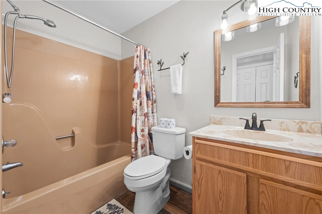 Image number 12 for the current listing