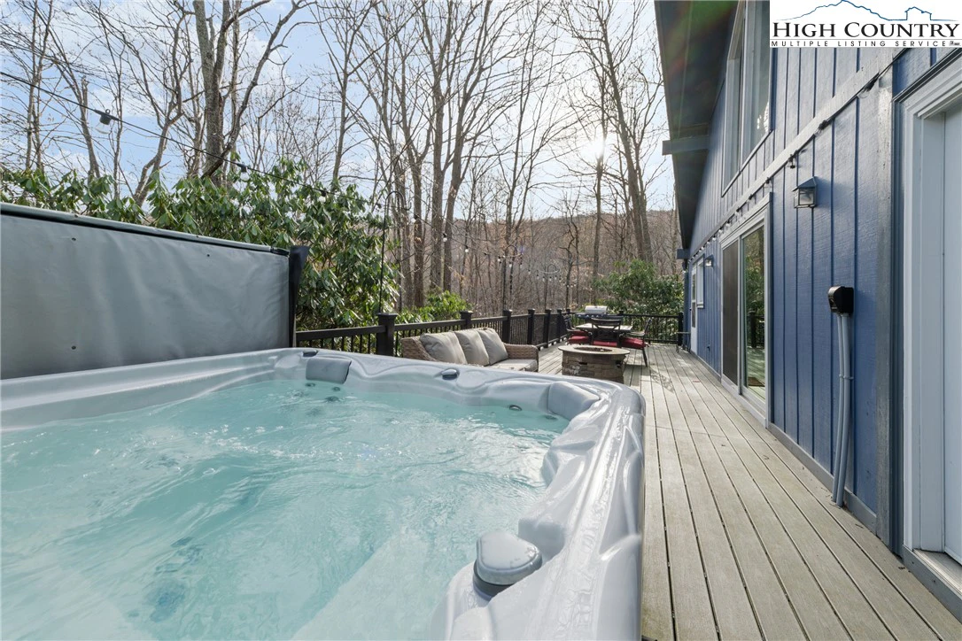 Image number 14 for the current listing