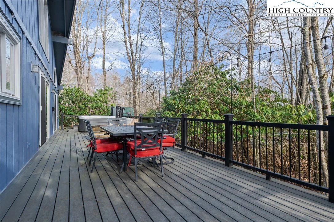 Image number 17 for the current listing