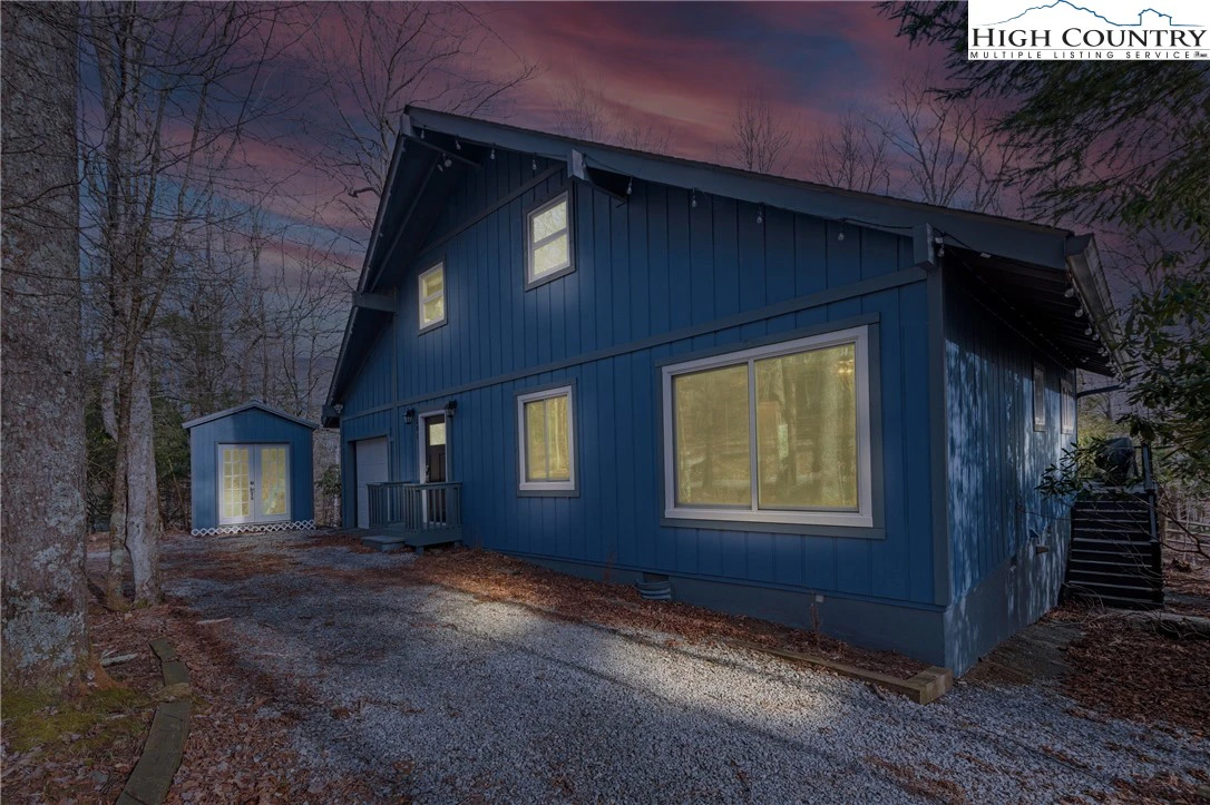 Image number 1 for the current listing