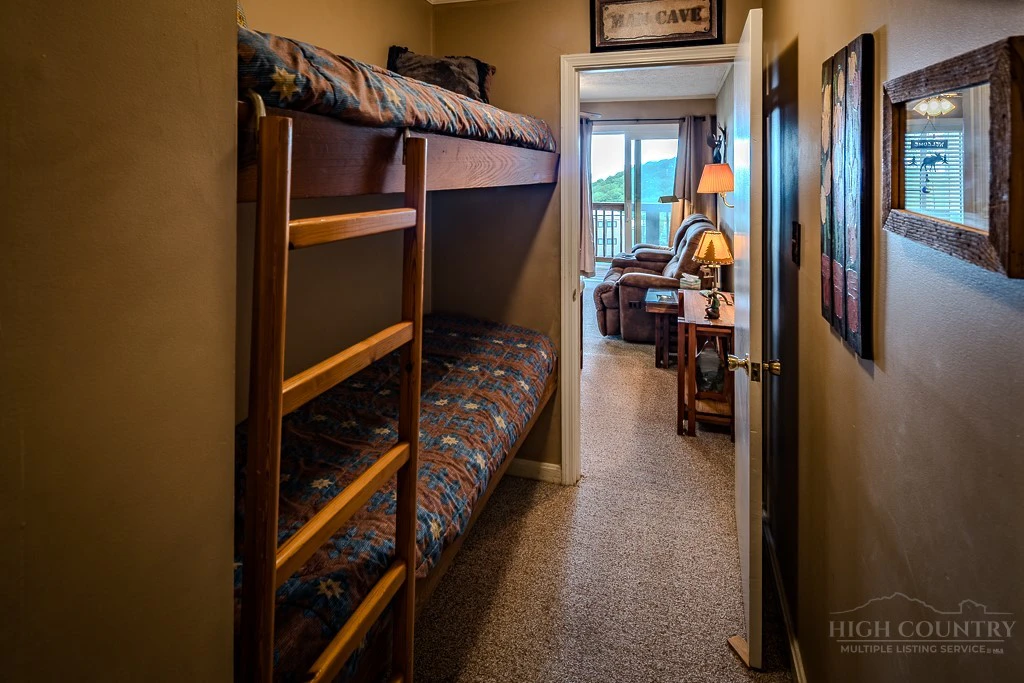 Image number 2 for the current listing