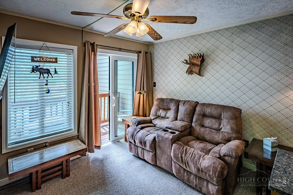 Image number 8 for the current listing