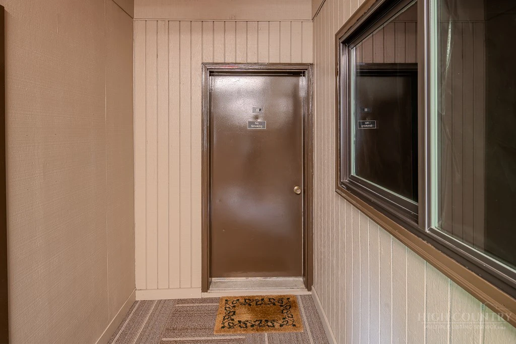 Image number 4 for the current listing