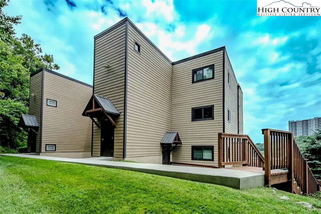 Image number 3 for the current listing