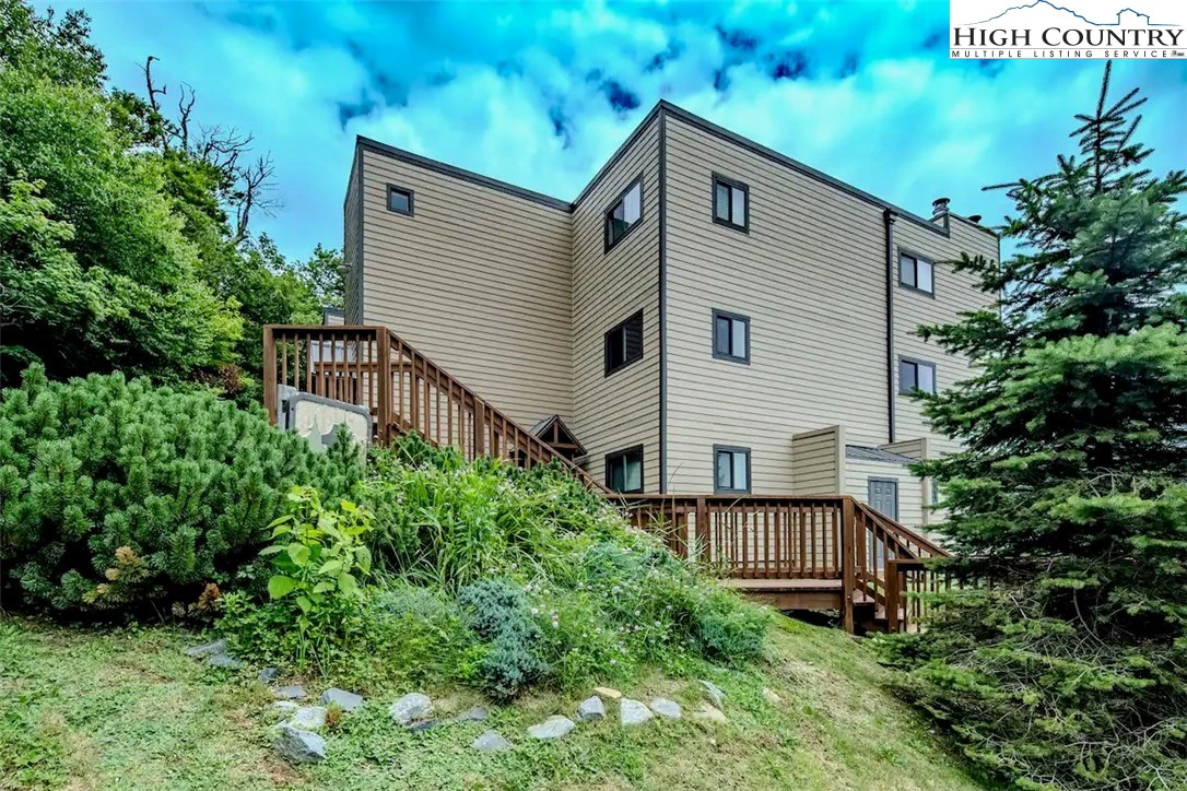 Image number 1 for the current listing