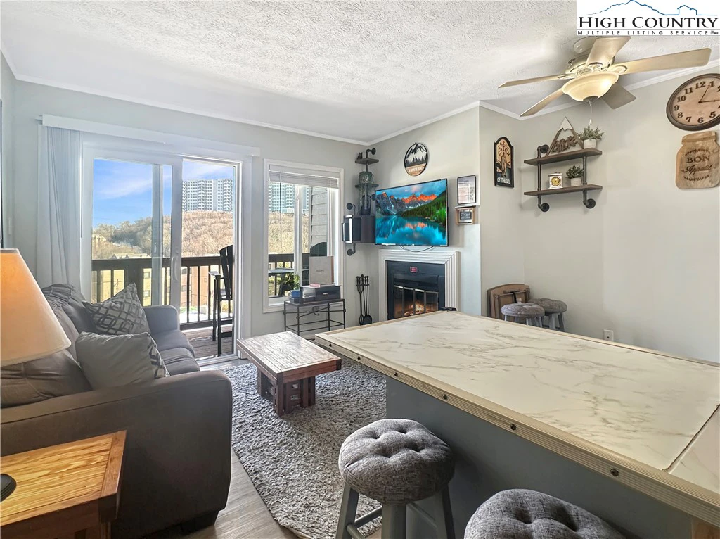 Image number 21 for the current listing