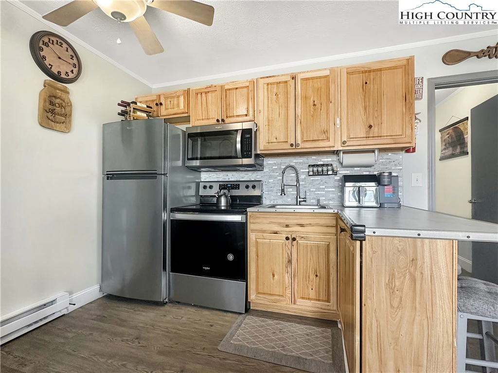 Image number 19 for the current listing