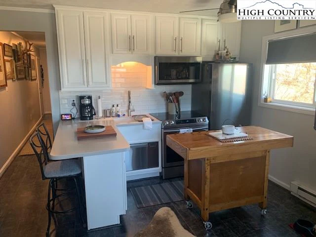 Image number 1 for the current listing