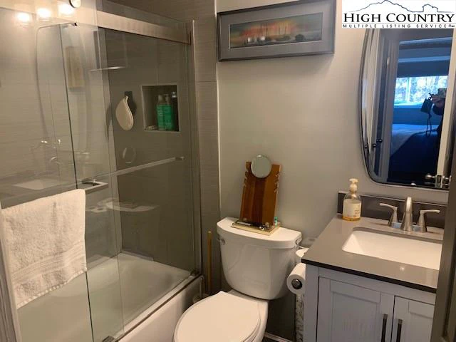 Image number 2 for the current listing