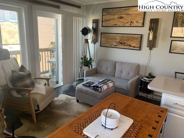 Image number 7 for the current listing