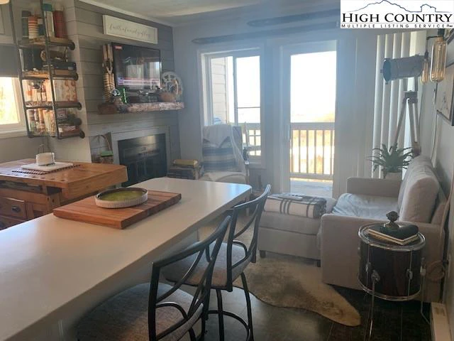 Image number 17 for the current listing