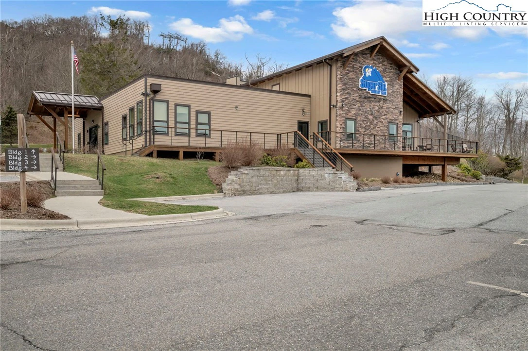 Image number 4 for the current listing