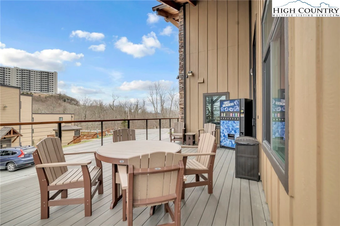 Image number 8 for the current listing